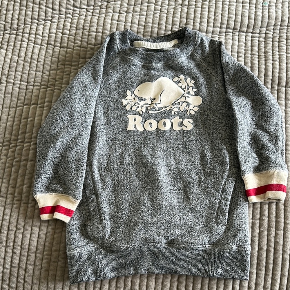 Roots Gray and White Graphic Sweatshirt
